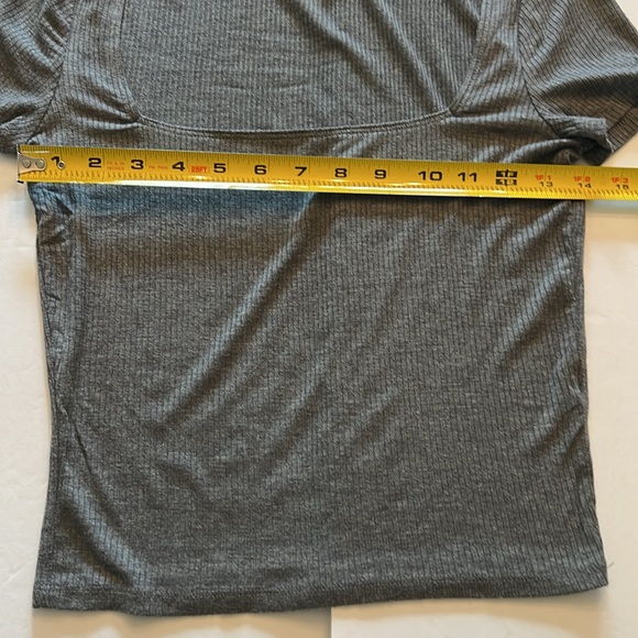 Forever 21 Juniors Square Neck Short Sleeve Tee color Gray Size Medium - Picture 6 of 11
